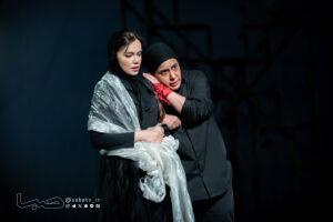 چند ساعت پس از خاکسپاری مادرم روی صحنه رفتم